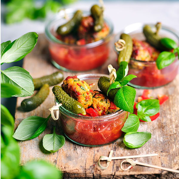 Gemüsebällchen-Spieße mit Cranberry-Tomaten Dip