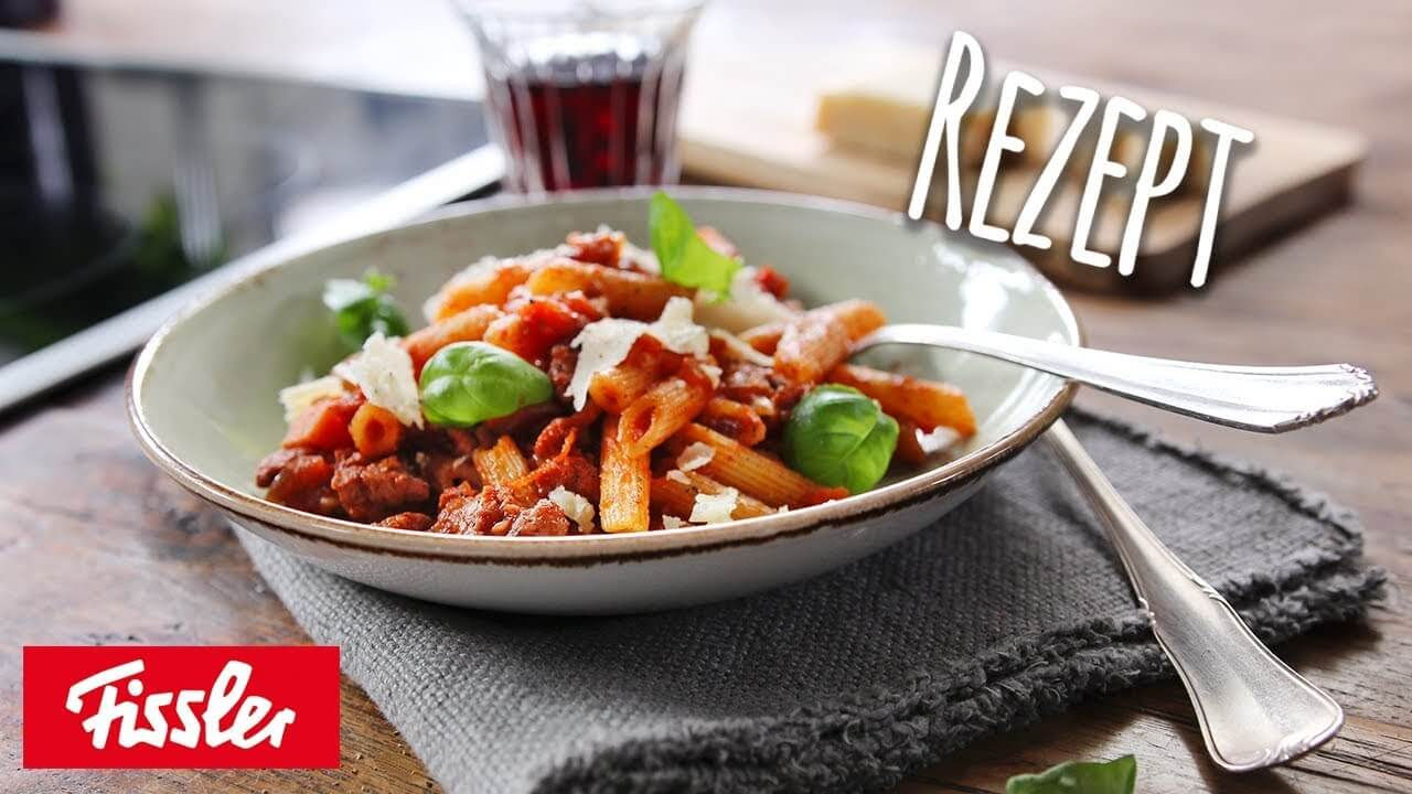 Penne in pikanter Salsiccia-Bolognese-Soße