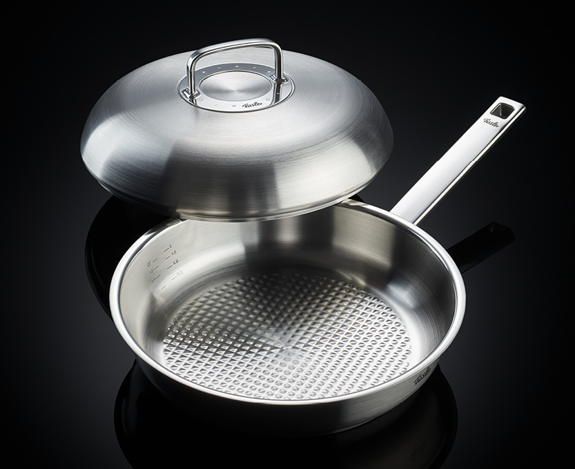 Looking For a Frying Pan With a Lid: A universal lid for all your