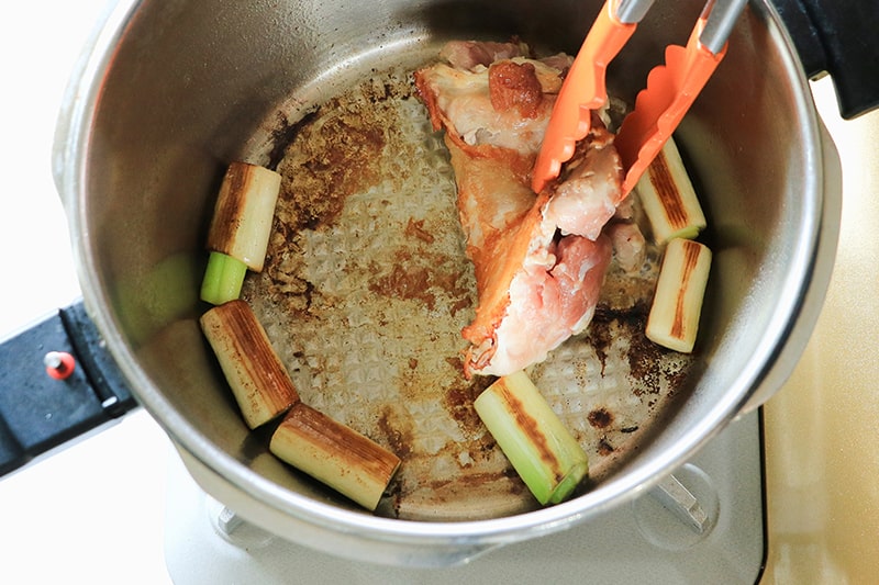 鶏もも肉とねぎのうま煮手順